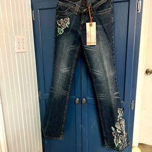 Ladies d. jeans size 4 embroidered still has tags never worn